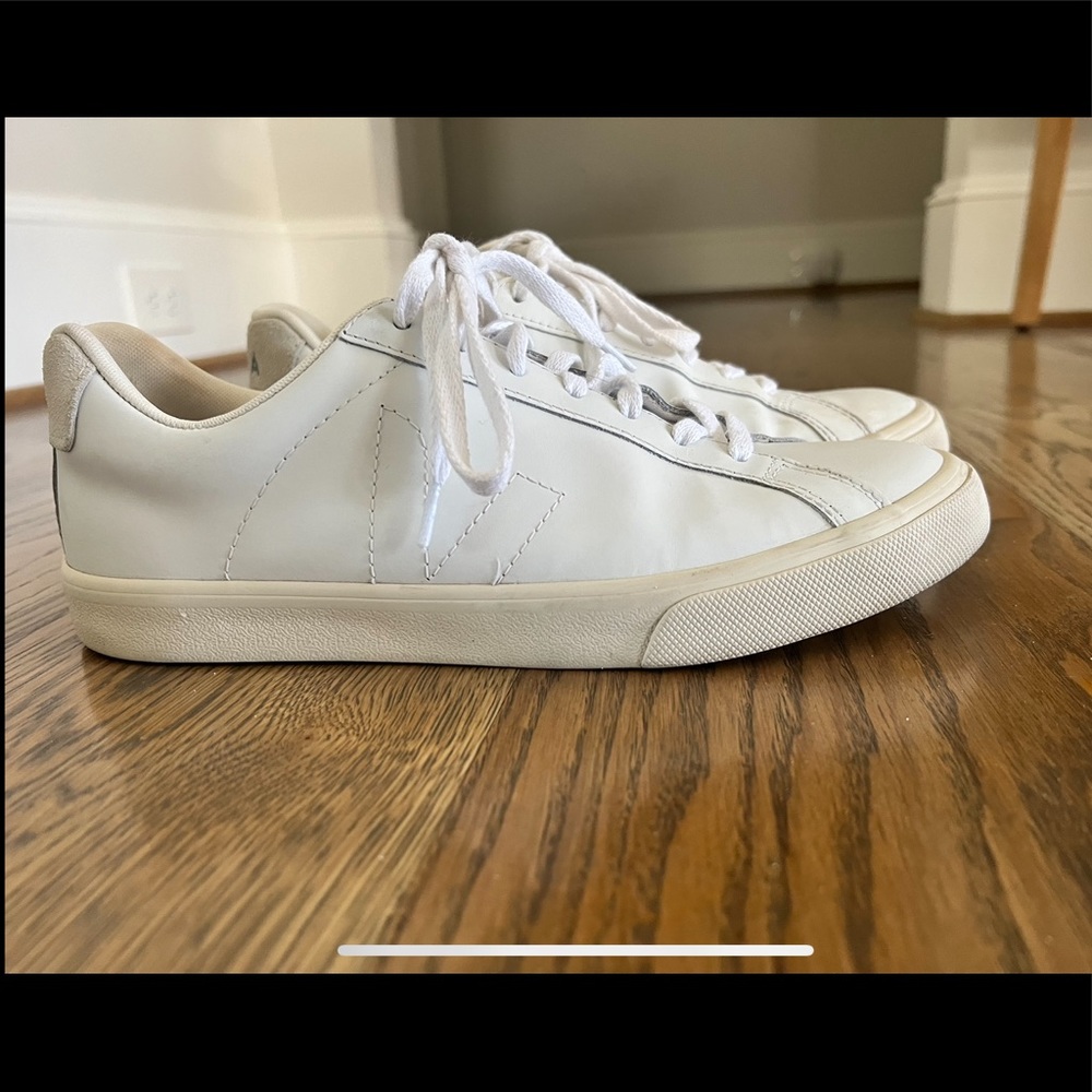 VEJA Esplar Logo Sneaker color white, sz 41 (EUR) 10 (US)